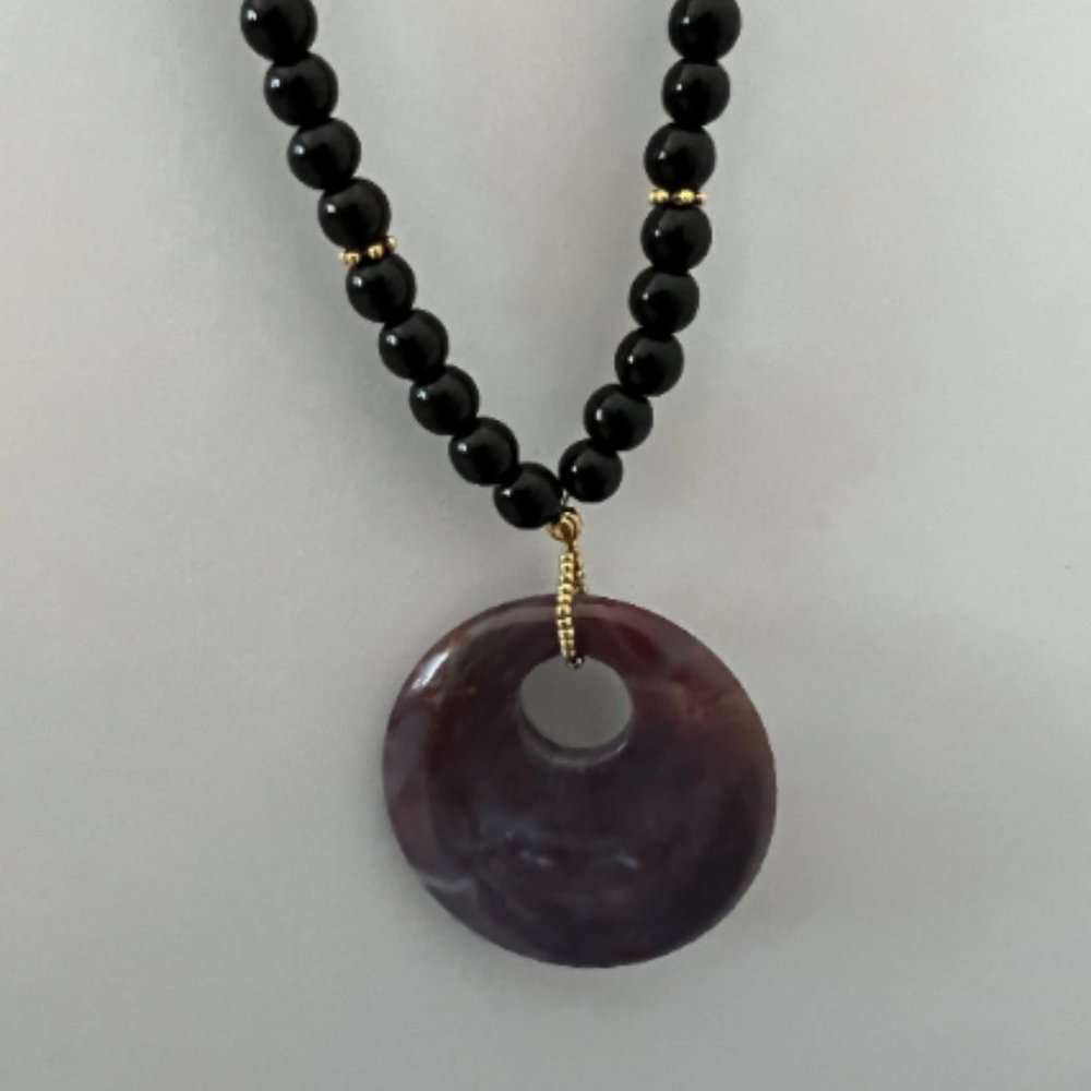 Black Beaded Necklace with Mauve Agate Round Pendant
